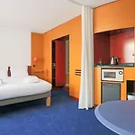 호텔 Novotel Centre 4*