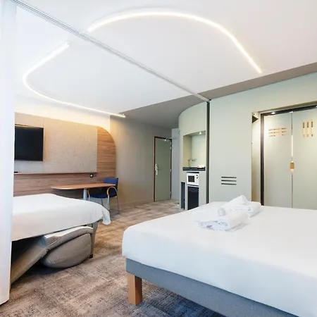 Novotel Centre Hotel 4*