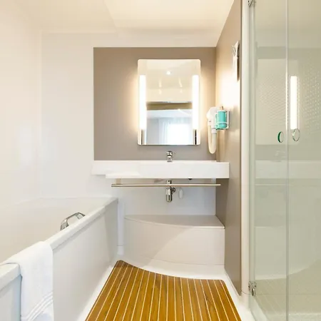 Novotel Centre Hotel 4*