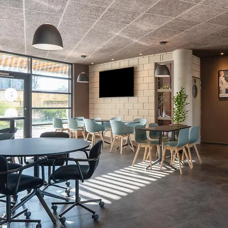 Ξενοδοχείο Novotel Centre 4*