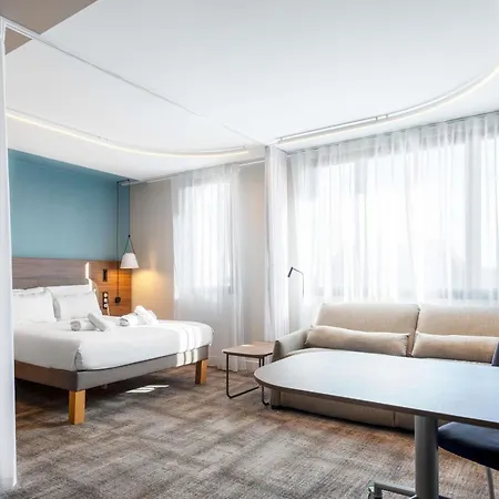Novotel Centre Hotel 4*