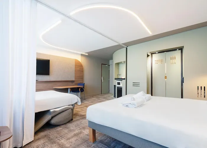 Novotel Centre Hotel 4*